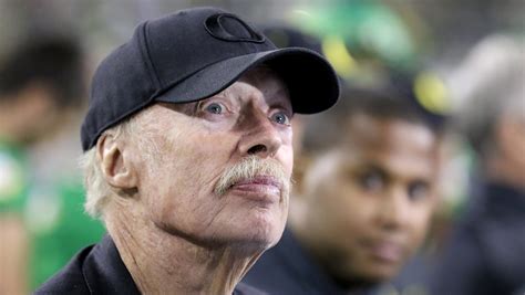 Phil Knight recalls coping with death of son .